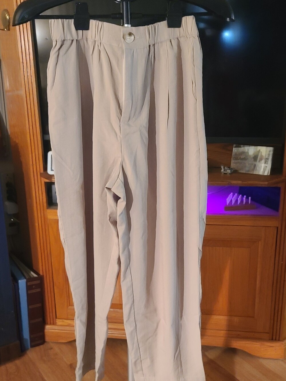 Women's Beige Elastic-Waist Linen Pants.